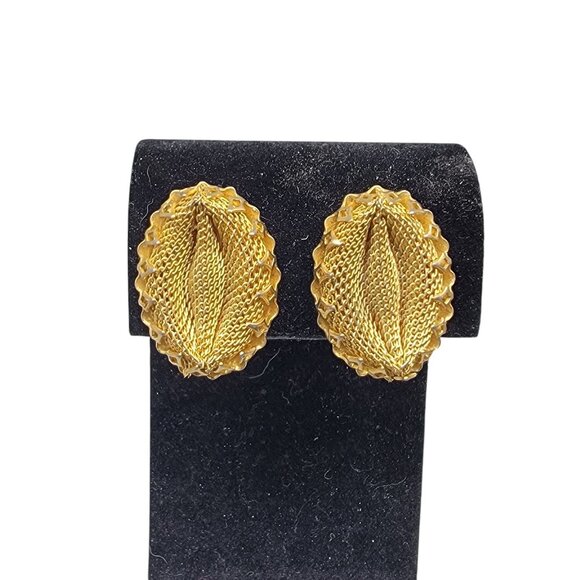 Continental Vintage Gold Tone Mesh Clip On Earrings Oval Shaped Ladies Costume - Picture 7 of 7